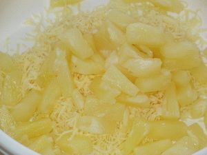 ананасы с тёртым сыром