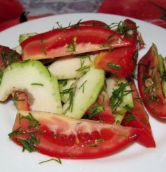 Салат из помидоров и кабачков