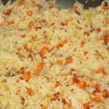 Жареный рис с морковью и луком