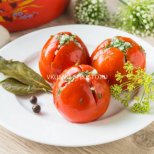 Малосольные помидоры с чесноком и зеленью