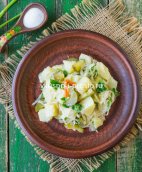 Салат с картошкой и квашеной капустой «Деревенский»