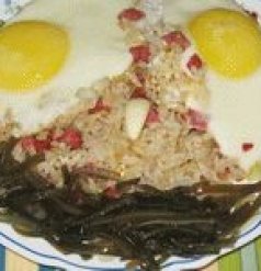 Бурый рис с колбасой
