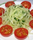 Капустный салат с помидорами черри