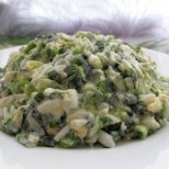 Салат с зелёным луком и яйцом