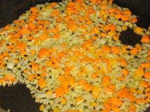 обжарка моркови и лука для овощного супа