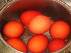 охлаждение покрашенных яиц