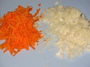 морковка и лук для супа пюре из брокколи