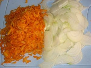 лук и морковка для торта из печени
