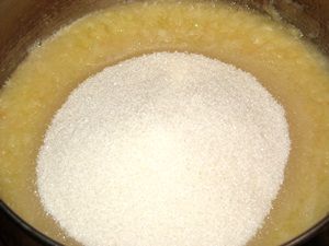 сахар во фруктовом пюре