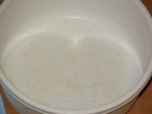 посуда с солью для форели
