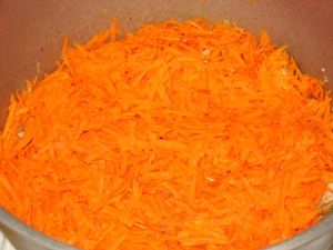 слой тёртой моркови в плове с курицей