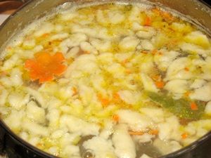 варка супа с клёцками