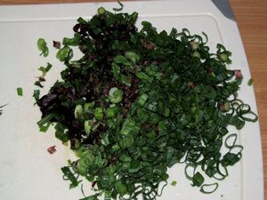 рубленая летняя зелень для салата