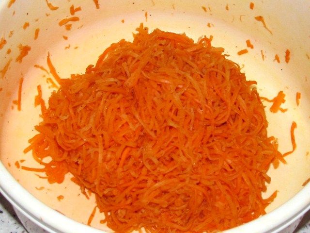 морковь перемешана со специями
