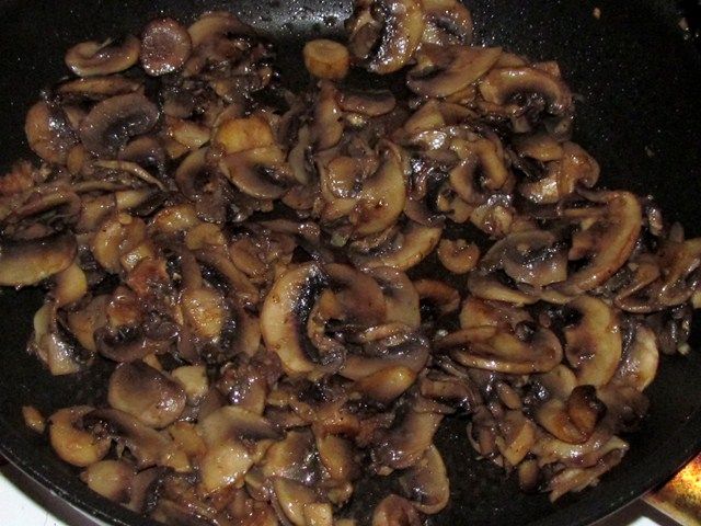 Ингредиенты для макарон с грибами