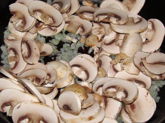 жарка грибов с луком