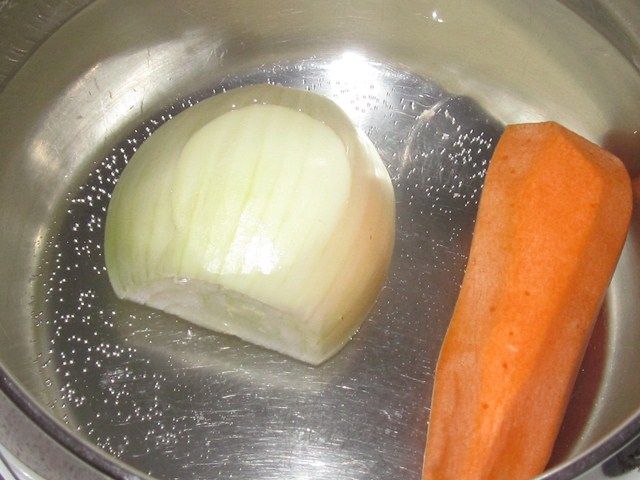 лук морковка в воде