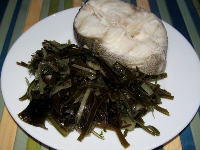 Салат из свежей морской капусты