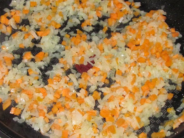 обжарка из лука и морковки