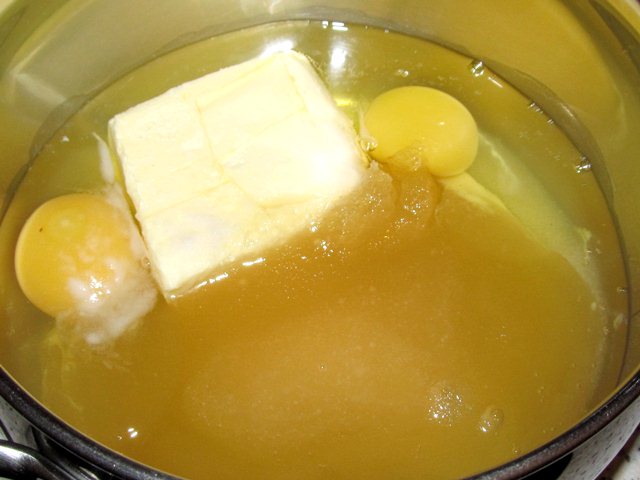 мёд масло яйца сахар для рыжика