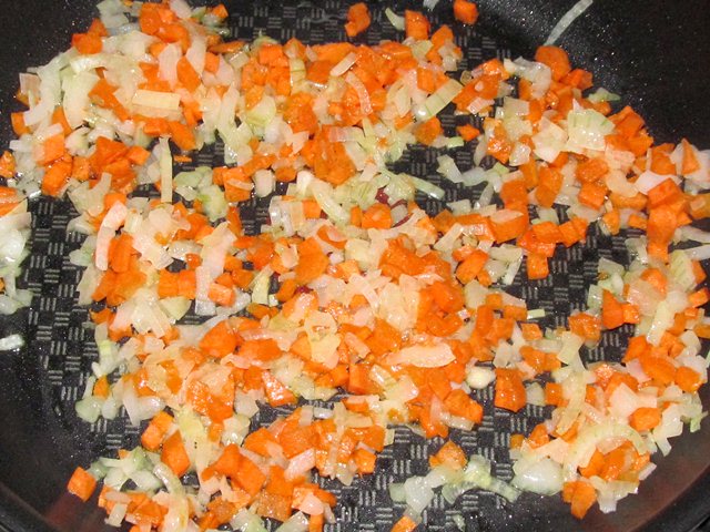 обжарка из морковки с луком
