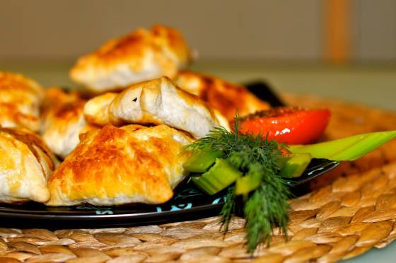 Самса из слоёного теста с курицей и картофелем – пошаговый рецепт с фото на азинский.рф