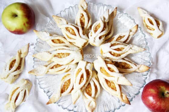 Невероятно красивое и вкусное печенье с начинкой из яблок и корицы, которое довольно просто приготовить