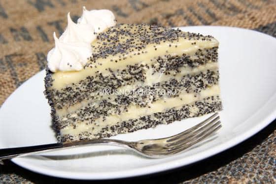 Нежный бисквитный торт с маком и заварным кремом