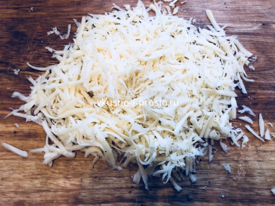 Сыр,  потертый на крупной терке