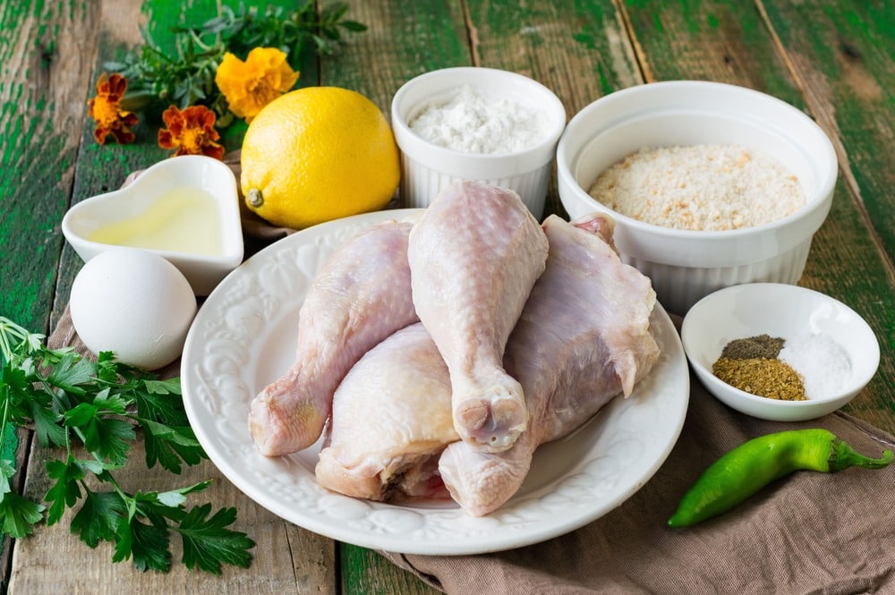 Продукты для приготовления курицы по-венски