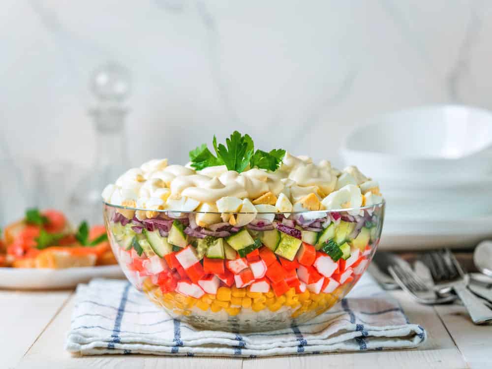 Нежный салат с кальмарами на праздничный стол « Рецепты салатов