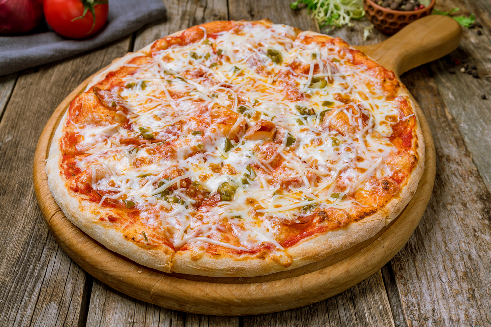 Начинка для пиццы из бекона, томатов и моцареллы